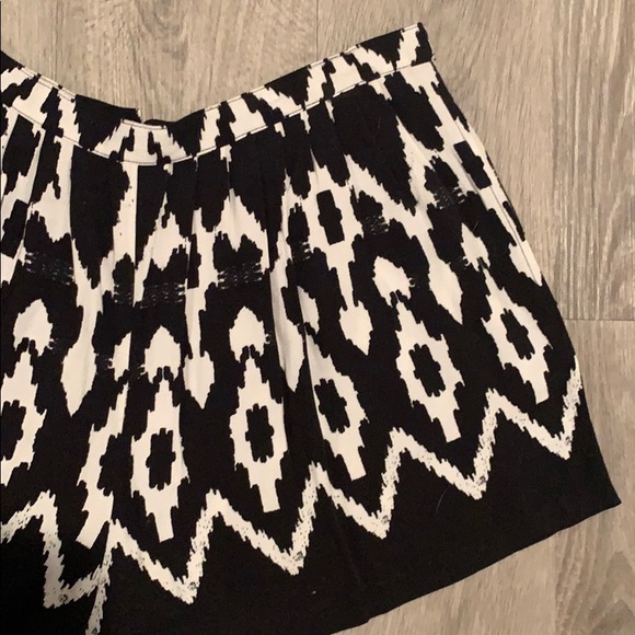 Forever 21 Shorts - Picture 4 of 7